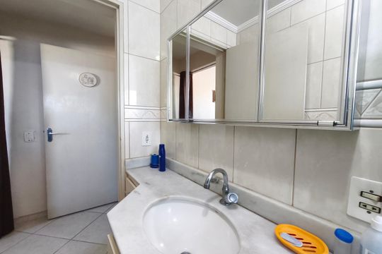 Banheiro Suíte de apartamento à venda com 3 quartos, 174m² em Jardim do Trevo, Campinas