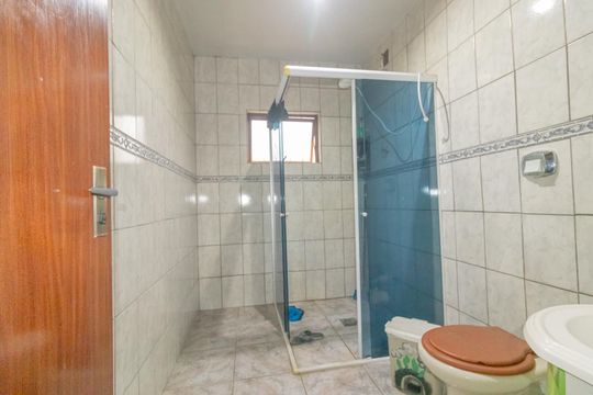 Banheiro de casa à venda com 3 quartos, 300m² em Olaria, Canoas