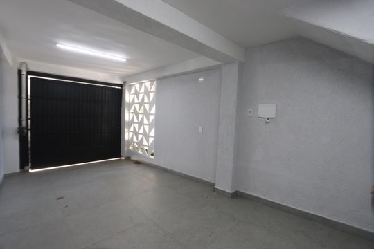 Garagem de casa à venda com 2 quartos, 140m² em Vila Prudente, São Paulo