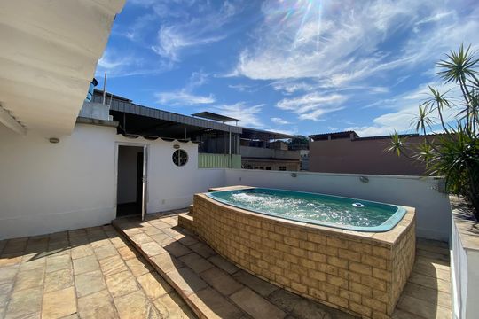 Casa à venda com 4 quartos, 217m² em Encantado, Rio de Janeiro