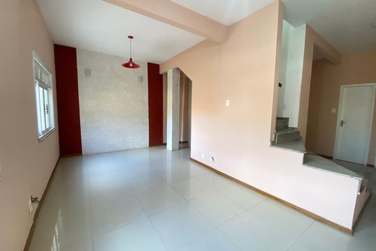 Casa à venda com 4 quartos, 217m² em Encantado, Rio de Janeiro