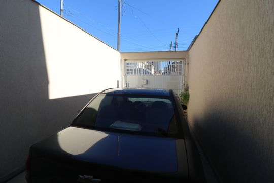 Garagem de casa à venda com 2 quartos, 75m² em Vila Antonieta, São Paulo