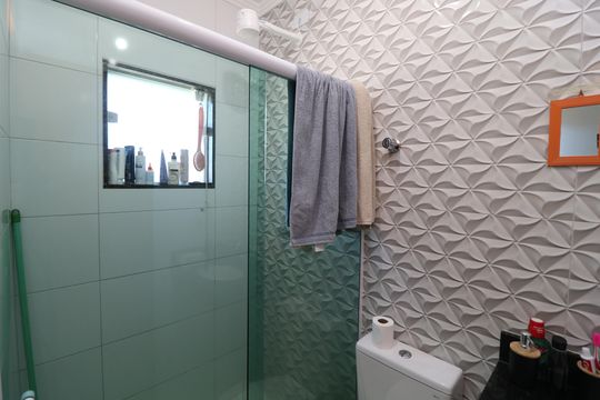 Banheiro da Suíte de casa à venda com 2 quartos, 75m² em Vila Antonieta, São Paulo