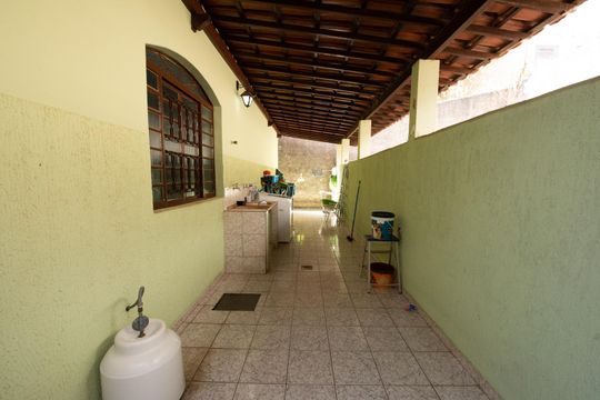Corredor de casa à venda com 3 quartos, 360m² em Diamante, Belo Horizonte
