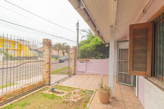 Casa à venda com 4 quartos, 227m² em Harmonia, Canoas