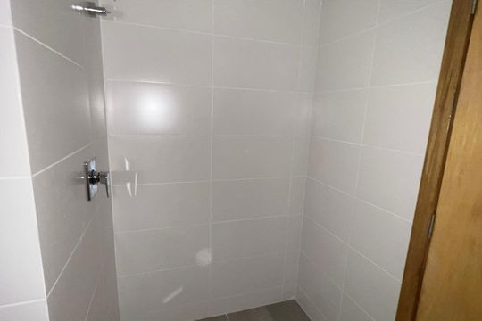 Banheiro de kitnet/studio para alugar com 1 quarto, 24m² em Dom Bosco, Juiz de Fora