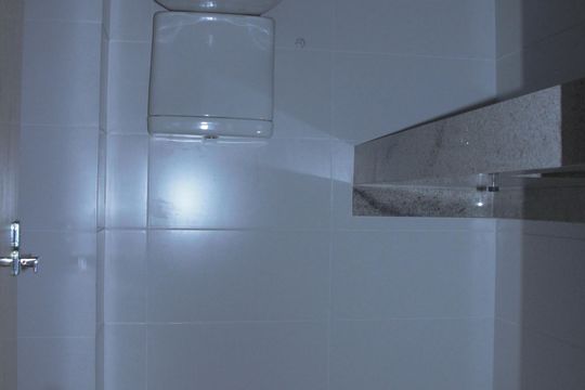 Banheiro de kitnet/studio para alugar com 1 quarto, 24m² em Dom Bosco, Juiz de Fora
