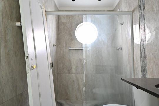 Banheiro Suíte 1 de casa à venda com 4 quartos, 395m² em Paraisópolis, São Paulo