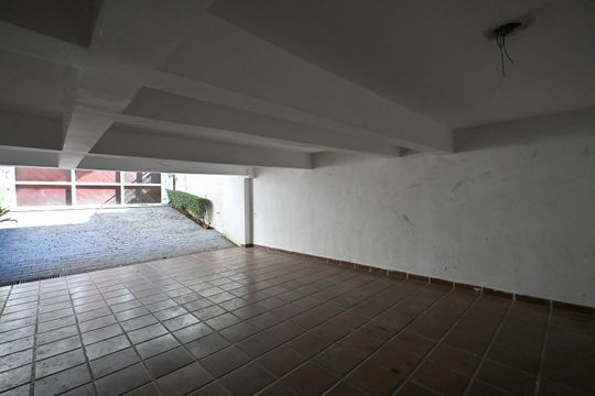 Garagem de casa à venda com 4 quartos, 395m² em Paraisópolis, São Paulo