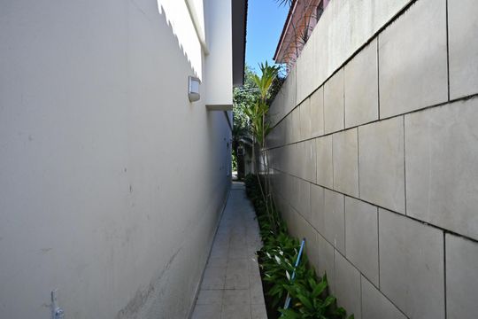 Corredor Externo de casa à venda com 4 quartos, 395m² em Paraisópolis, São Paulo