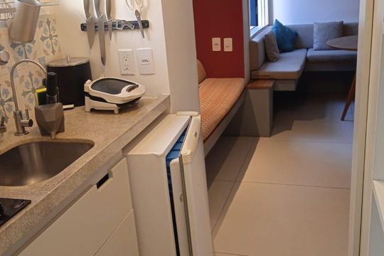 Cozinha de kitnet/studio para alugar com 1 quarto, 24m² em República, São Paulo