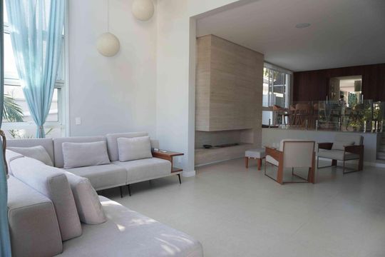 Sala de Estar de casa de condomínio à venda com 4 quartos, 390m² em Residencial Seis (alphaville), Santana de Parnaíba