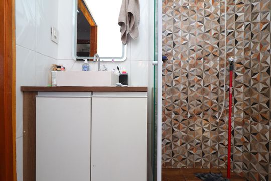 Banheiro de apartamento à venda com 2 quartos, 75m² em Conjunto Residencial José Bonifácio, São Paulo