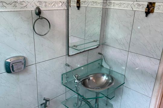 Banheiro social de casa para alugar com 2 quartos, 200m² em Realengo, Rio de Janeiro