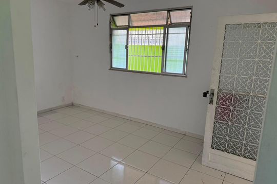 Casa para alugar com 2 quartos, 200m² em Realengo, Rio de Janeiro