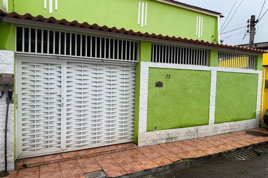 Fachada de casa para alugar com 2 quartos, 200m² em Realengo, Rio de Janeiro