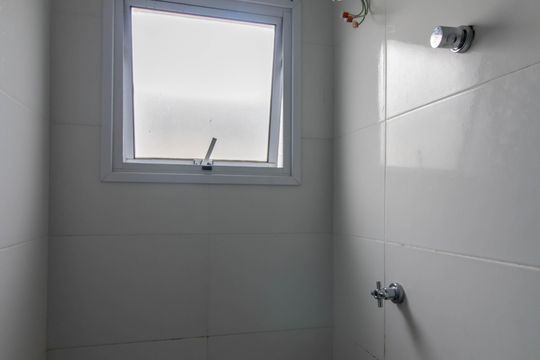 Banheiro de kitnet/studio para alugar com 0 quarto, 31m² em Jardim Bom Clima, Guarulhos