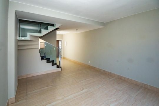 Casa à venda com 3 quartos, 175m² em Planalto, Belo Horizonte