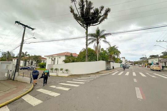 Vista da Rua de apartamento para alugar com 1 quarto, 60m² em Canasvieiras, Florianópolis