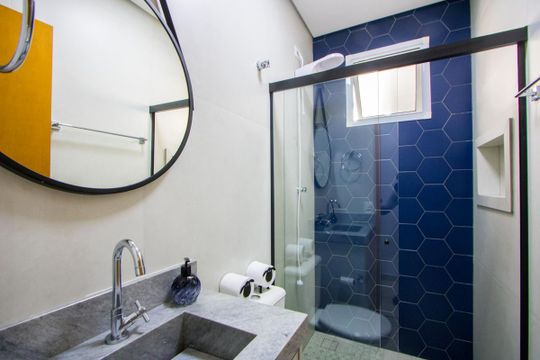 Banheiro social de apartamento para alugar com 3 quartos, 85m² em Campestre, Santo André