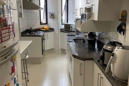 Cozinha de apartamento para alugar com 3 quartos, 117m² em Cambuí, Campinas