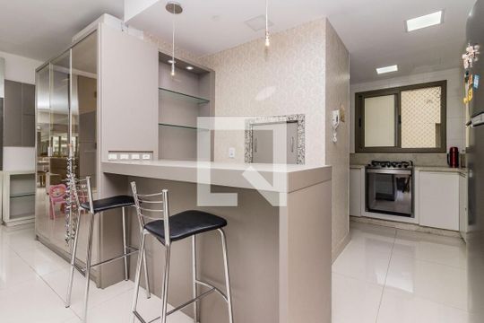 Apartamento à venda com 3 quartos, 104m² em Cavalhada, Porto Alegre