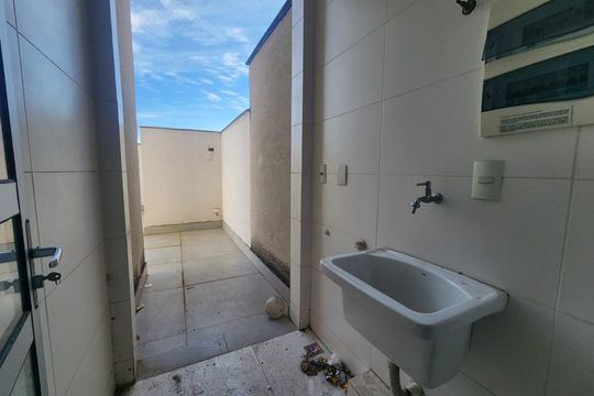 Área externa de apartamento para alugar com 2 quartos, 184m² em Cabral, Contagem