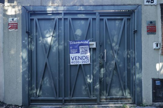 Placa de casa à venda com 4 quartos, 180m² em Jardim da Gloria, São Paulo