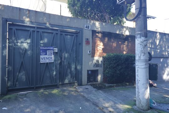 Fachada de casa à venda com 4 quartos, 180m² em Jardim da Gloria, São Paulo