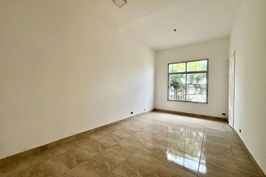 Sala de casa à venda com 3 quartos, 116m² em Parque Jabaquara, São Paulo