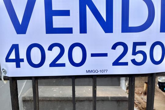 Plaquinha instalada de casa à venda com 3 quartos, 116m² em Parque Jabaquara, São Paulo