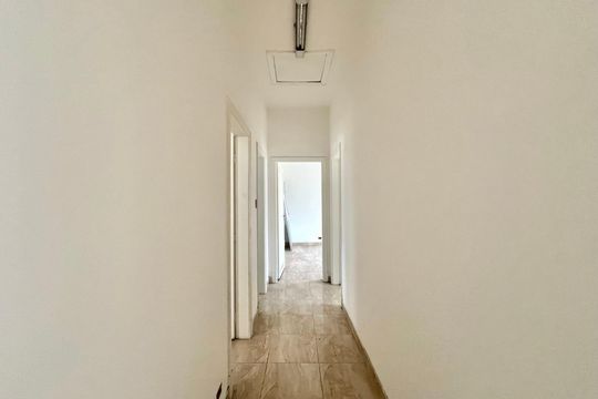 Corredor  de casa à venda com 3 quartos, 116m² em Parque Jabaquara, São Paulo