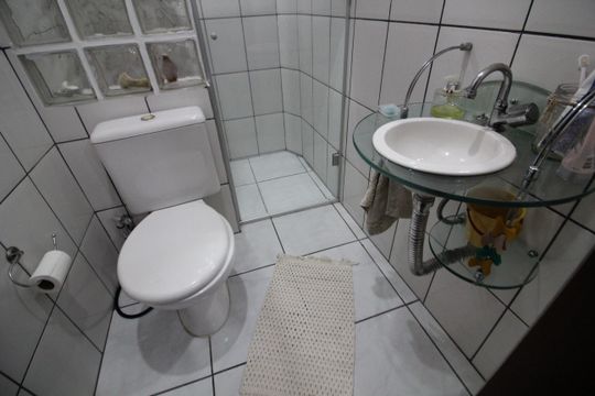 Banheiro da Suíte 1 de casa à venda com 3 quartos, 300m² em Vila Lageado, São Paulo