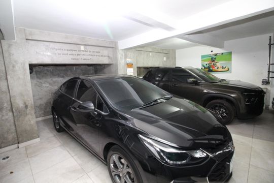 Garagem de casa à venda com 3 quartos, 300m² em Vila Lageado, São Paulo