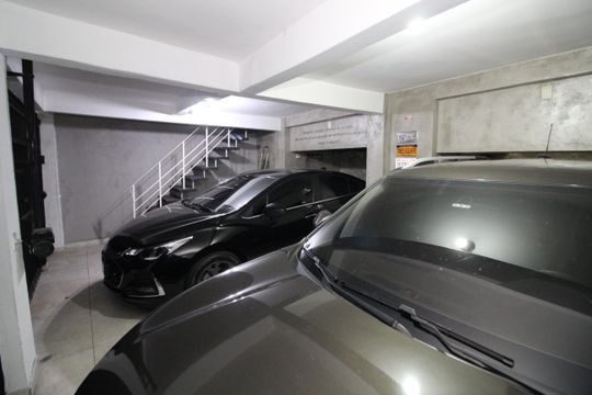 Garagem de casa à venda com 3 quartos, 300m² em Vila Lageado, São Paulo
