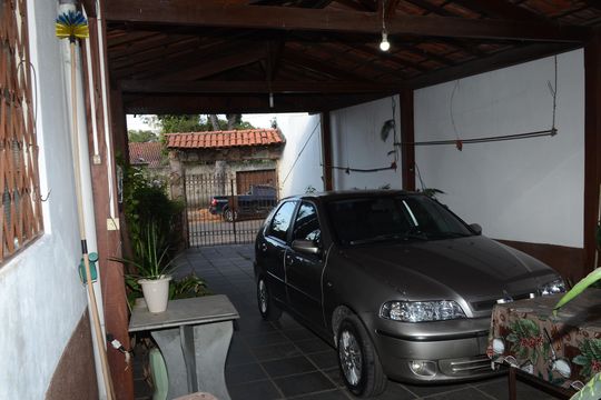Garagem de casa à venda com 3 quartos, 428m² em Goiânia, Belo Horizonte