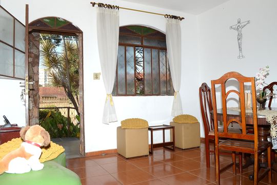 Casa à venda com 3 quartos, 428m² em Goiânia, Belo Horizonte