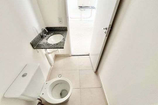 Banheiro de apartamento à venda com 2 quartos, 56m² em Parada Inglesa, São Paulo
