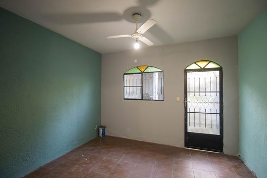 Sala de casa para alugar com 3 quartos, 120m² em Sete Pontes, São Gonçalo