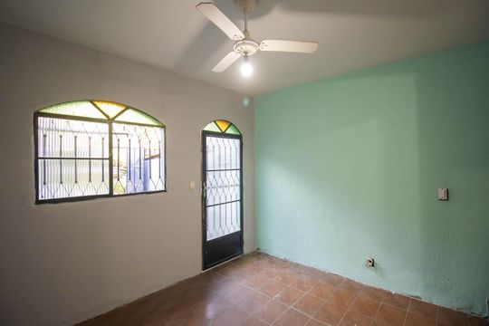 Sala de casa para alugar com 3 quartos, 120m² em Sete Pontes, São Gonçalo