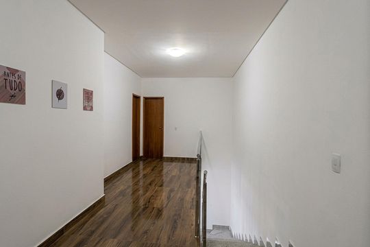 Corredor de casa de condomínio para alugar com 5 quartos, 250m² em Água Espraiada (Caucaia do Alto), Cotia