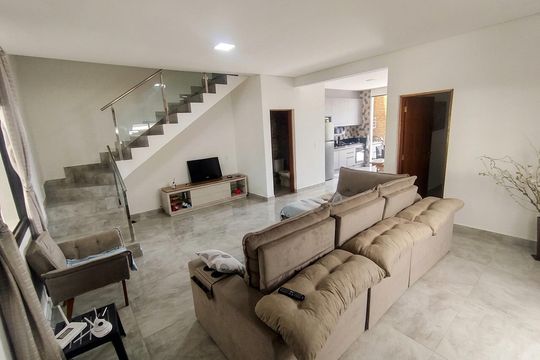 Casa de Condomínio para alugar com 5 quartos, 250m² em Água Espraiada (Caucaia do Alto), Cotia