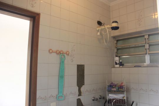 Suíte 2/ Quarto de empregado ( banheiro) de casa à venda com 4 quartos, 420m² em Jardim Dourado, Guarulhos