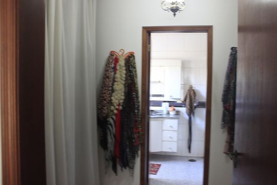 Closet da suíte 1 de casa à venda com 4 quartos, 420m² em Jardim Dourado, Guarulhos