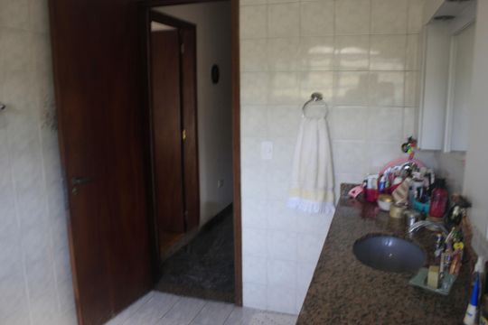 Banheiro social de casa à venda com 4 quartos, 420m² em Jardim Dourado, Guarulhos