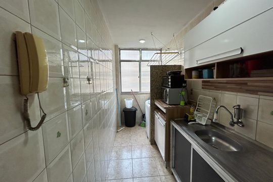 Cozinha de apartamento à venda com 2 quartos, 60m² em Inhaúma, Rio de Janeiro