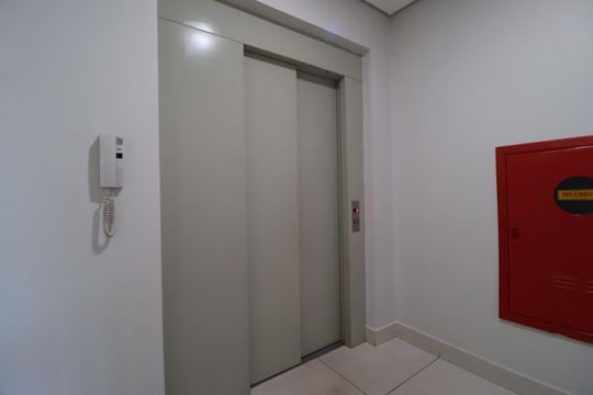 Elevador de apartamento para alugar com 4 quartos, 190m² em Jardim Botânico, Uberlândia