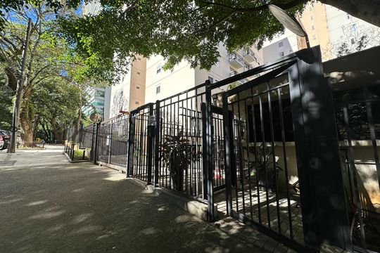 Fachada e portaria de apartamento à venda com 3 quartos, 94m² em Alphaville Industrial, Barueri