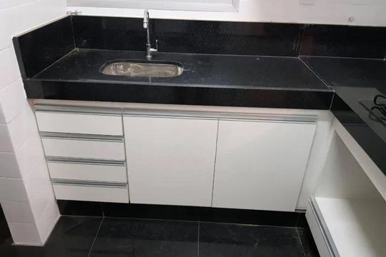 Cozinha de apartamento à venda com 1 quarto, 41m² em Funcionários, Belo Horizonte