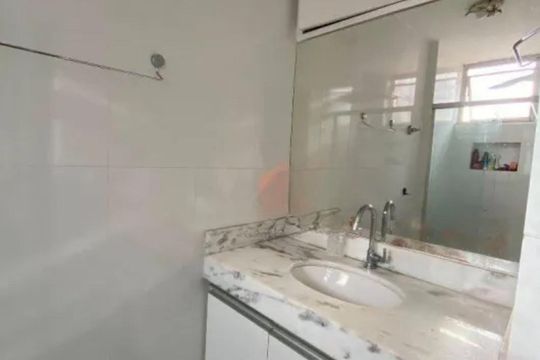 Banheiro social de apartamento à venda com 1 quarto, 41m² em Funcionários, Belo Horizonte